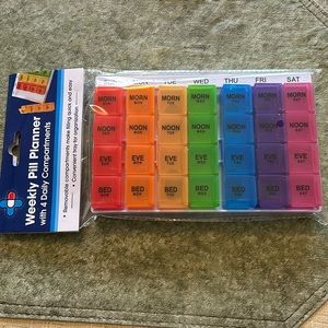 Weekly pill planner box
